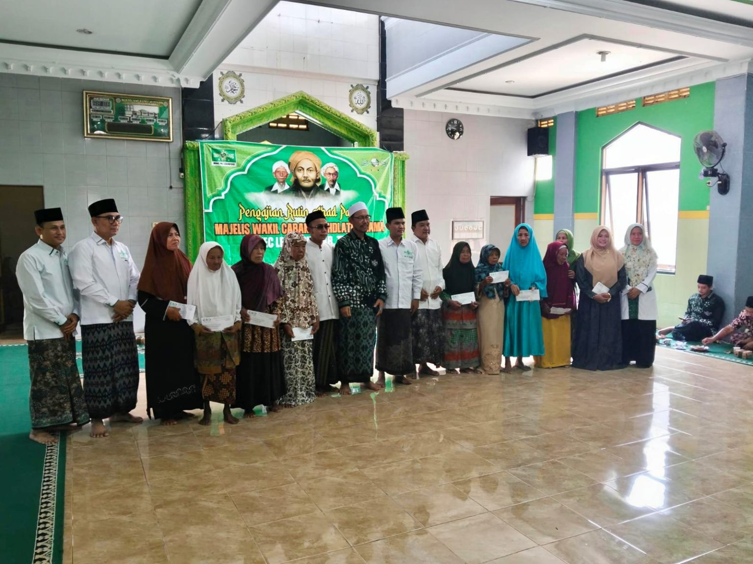 UPZIS NU CARE LAZISNU MWC NU Lebaksiu Pentasarufkan Bantuan Sosial Dhuafa dan Serahkan Perangkat Murottal-Tarhim Otomatis di Kalimiring